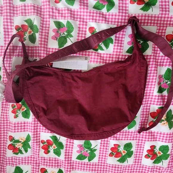 Baggu oxblood medium Cresent - Picture 5 of 5